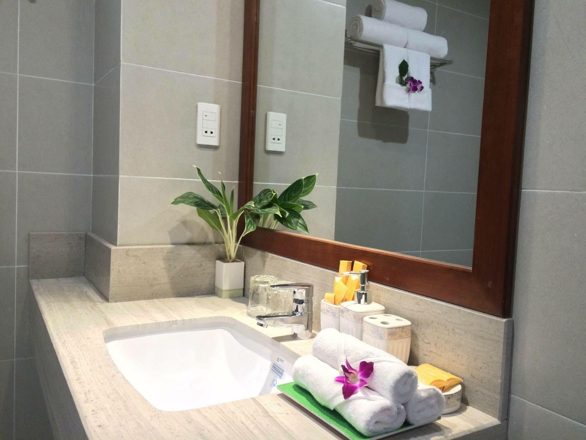 Ocean Flower Hotel دا نانغ المظهر الخارجي الصورة